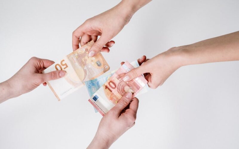 Juros Simples vs. Juros Compostos: O Lado Sombrio da Dívida Revelado!