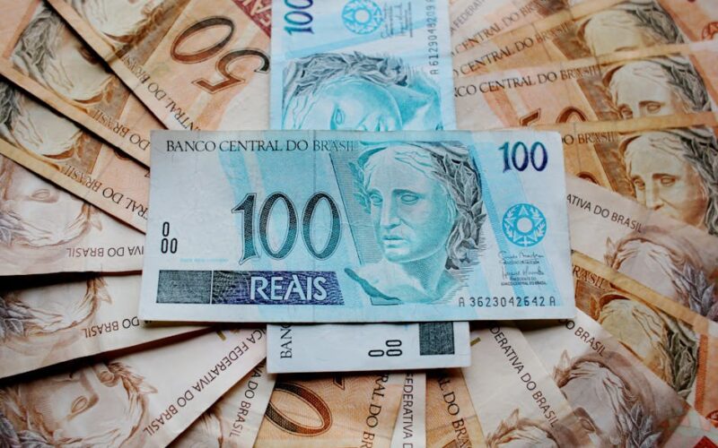 Política Monetária: Compare Ferramentas e Seus Efeitos Reais