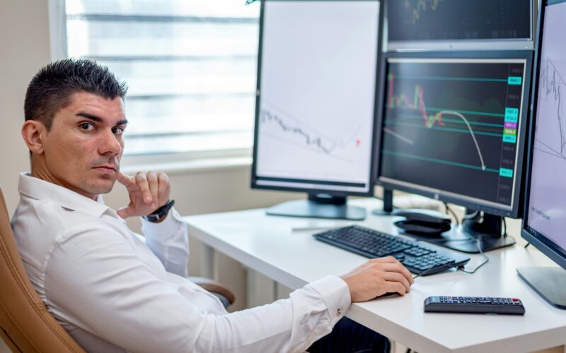 Portfólio Quantitativo: Otimize Risco e Retorno.